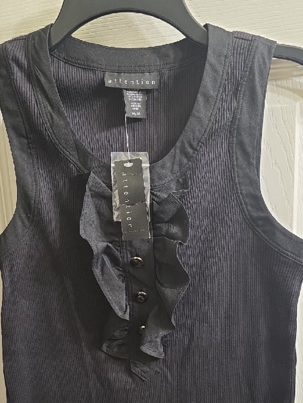 attention Black Ruffle-Front Ribbed Tank Size M - Picture 2 of 8